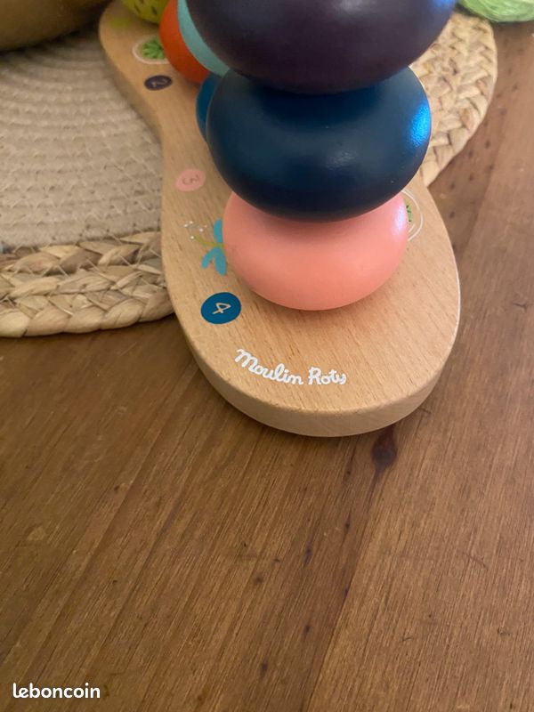 Balance de précision en bois et laiton avec ses poids. - Artpaugée