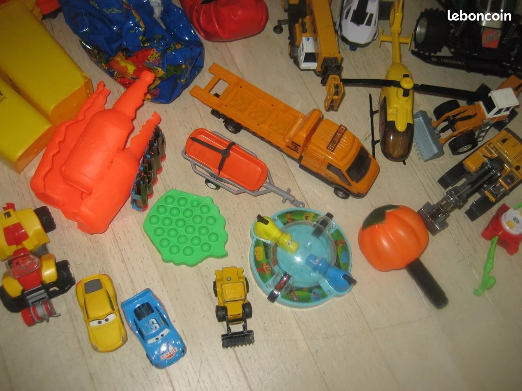 Lot de jouets divers voiture véhicules chantier ref voit (image 4)