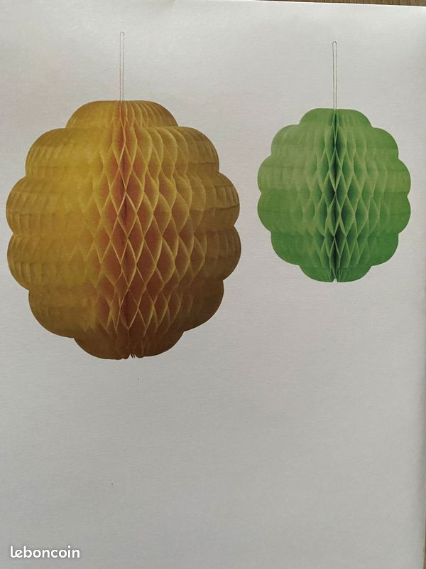 Decoration. 2 boules ondulées en papier Neuf (image 1)