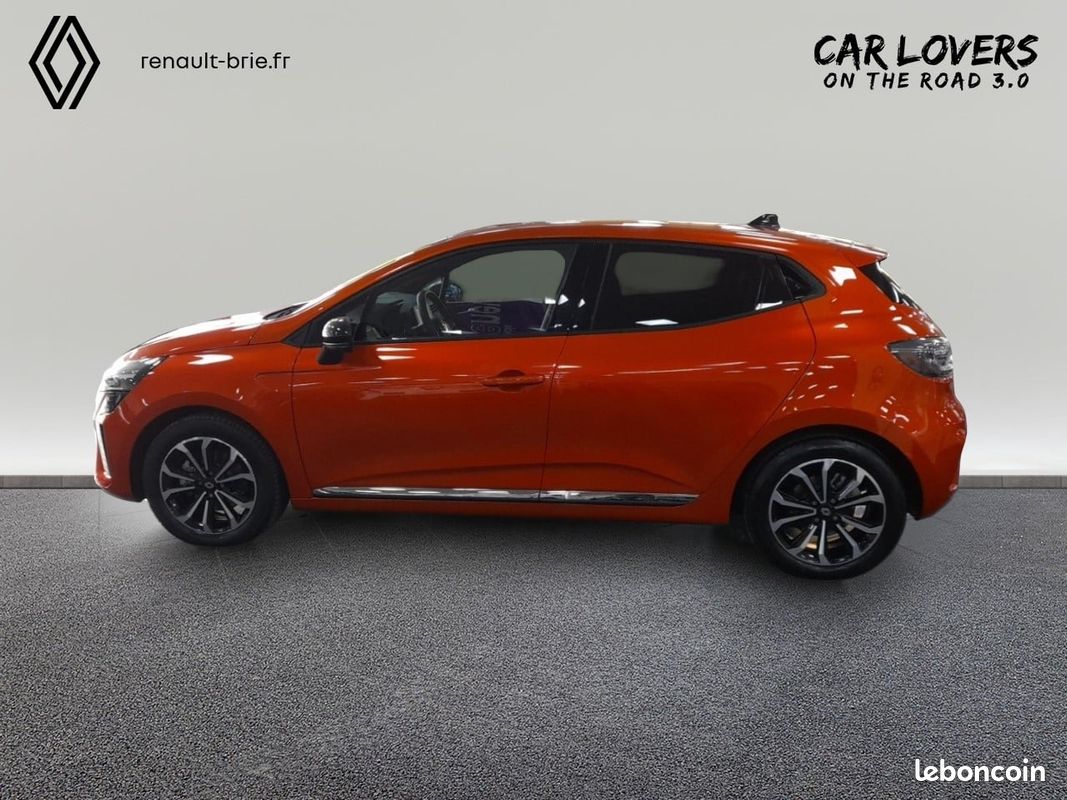 RENAULT Clio E-Tech full hybrid 145 Techno (image 2)