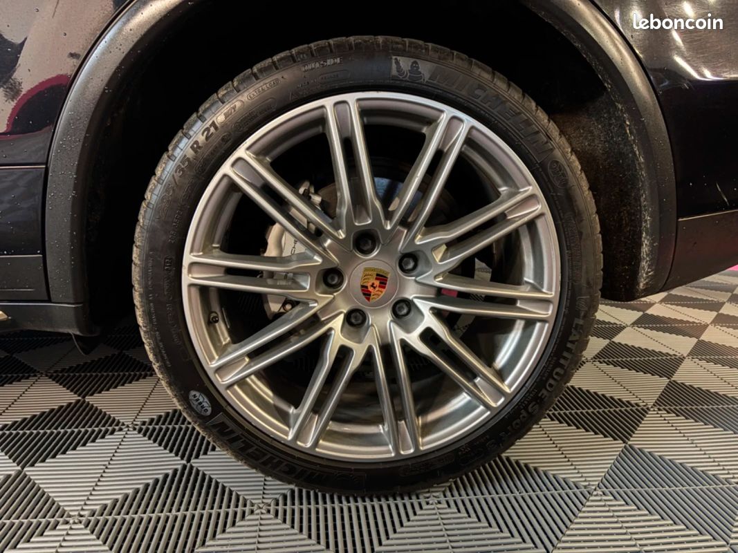 PORSCHE CAYENNE 4.2D V8 S Tiptronic S A (image 37)