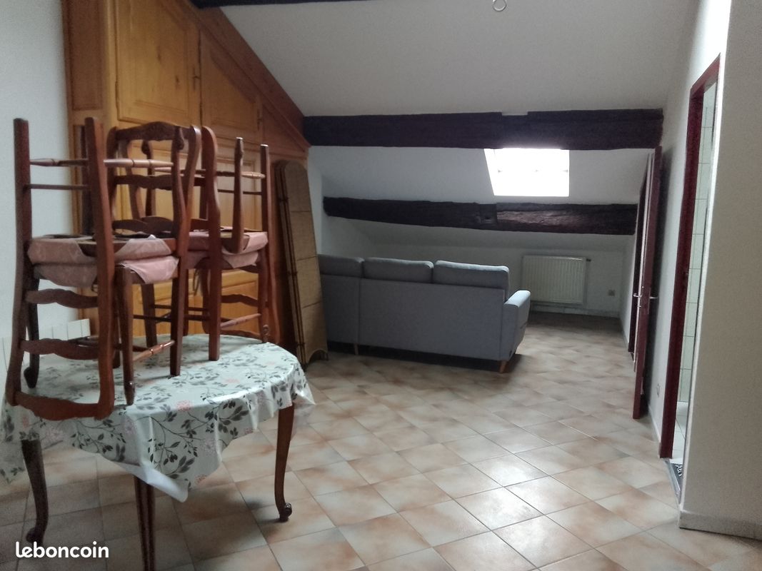 Appartement 3 pièces 52 m² · à Saint-Genis-Laval · 52 m² · 890 €