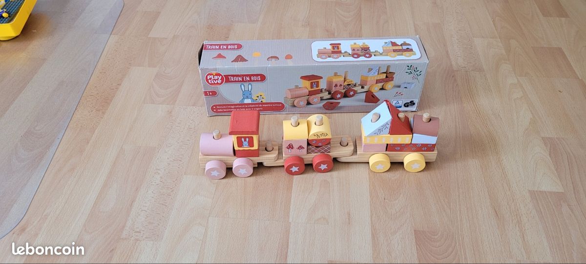 Train en bois à assembler cube à empiler jouet Playtive avec boite (image 1)