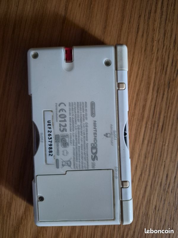 Nintendo DS Lite Blanche Fonctionnelle (Défaut charnière capot) (image 4)