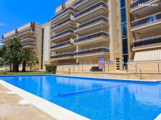 Joli 2ch 2sdb grande terrasse piscine parking privé proche plage et centre ville (image 1)