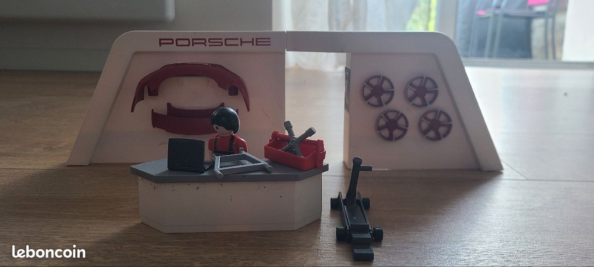 Garage porsche playmobile avec toute les pièce comprise ( roux de rechange , châssis de rechange , o (image 2)
