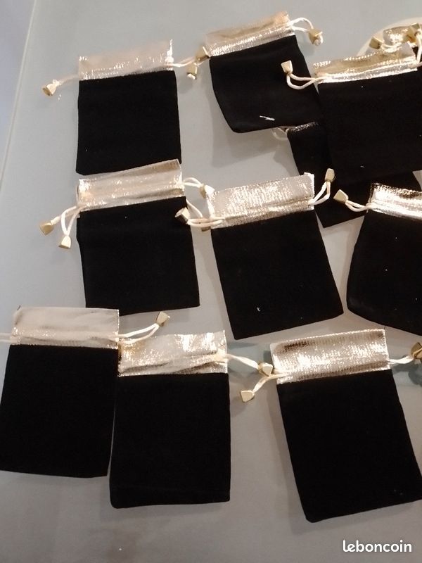 Lot de 25 grandes pochettes pour bijoux en velours NEUVES écrin noir doré (image 4)