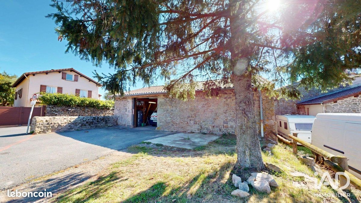 Maison 4 pièces 235 m² · à Chambles · 235 m² · 145 000 €