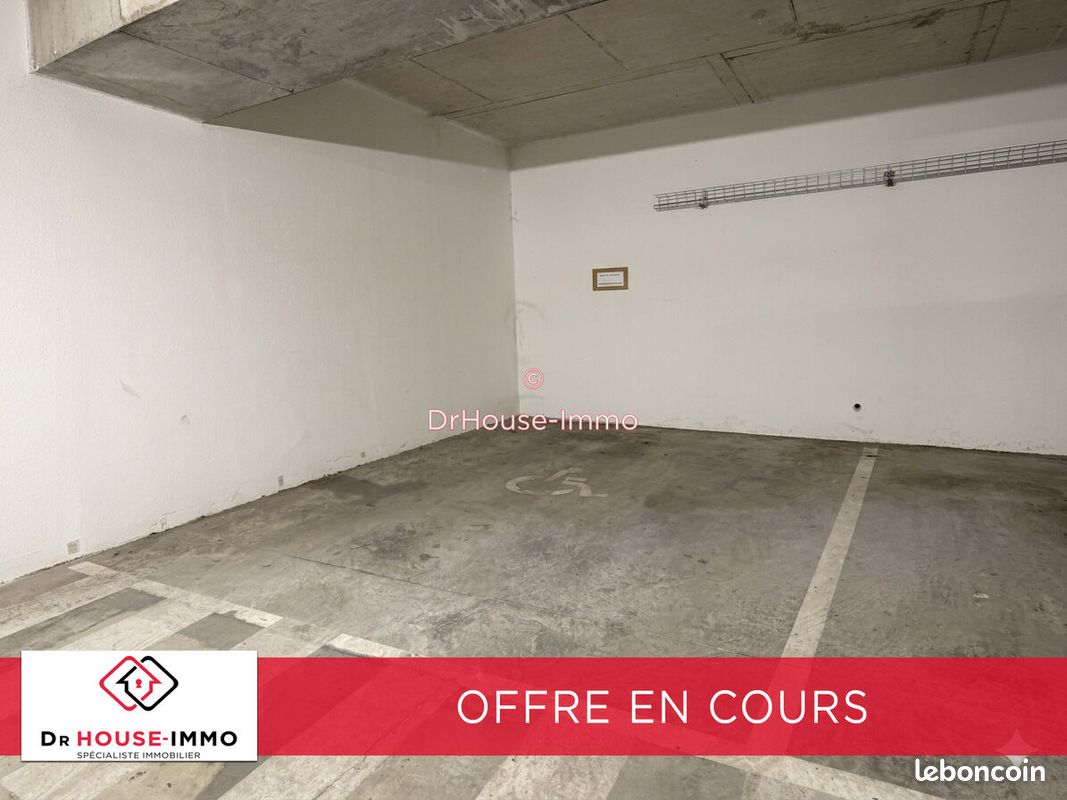 Parking 18 m² · à Romainville · 18 m² · 21 000 €