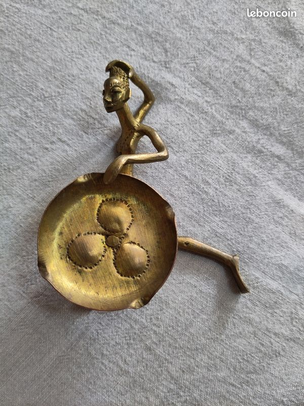 Ancien cendrier en laiton d'art African (image 1)