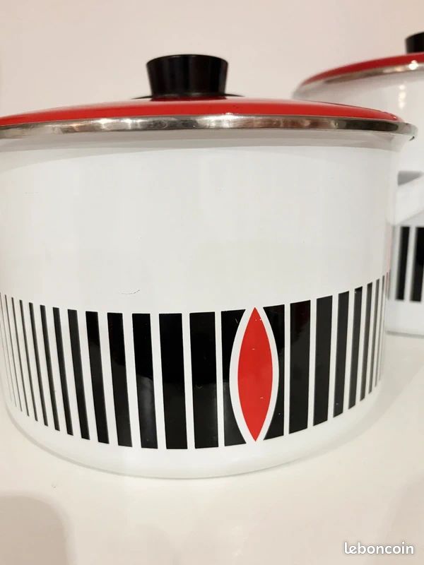 Petit bateau voile en fer rouge déco marine et vintage | À Contre Sens