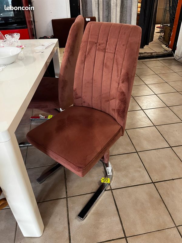 Lot de Chaises en velours rose (image 1)