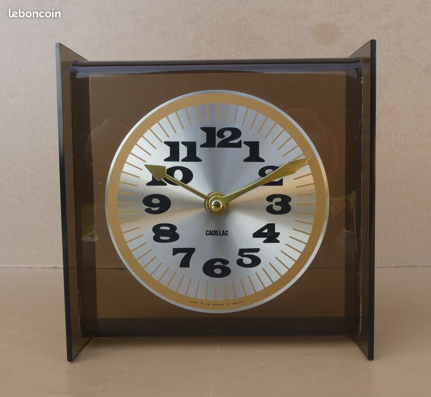 Pendule CADILLAC vintage plexi fumé noir ancienne pendulette horloge cuisine salon MARCHE (image 1)