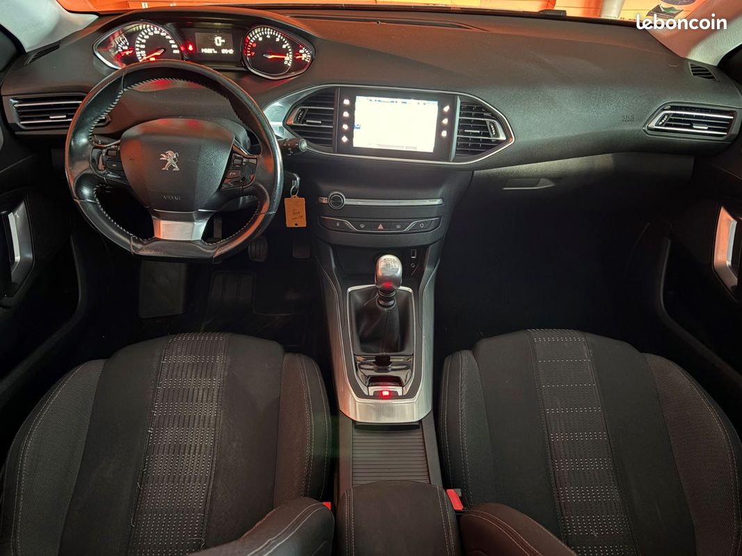 PEUGEOT 308 SW 1.2 PureTech 130ch SS BVM6 Féline (image 5)