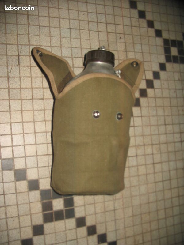 Gourde militaire en métal avec housse et quart le tout vintage (image 3)