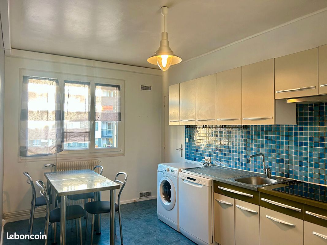 Appartement 3 pièces 83 m² · à Clermont-Ferrand · 83 m² · 890 €/mois