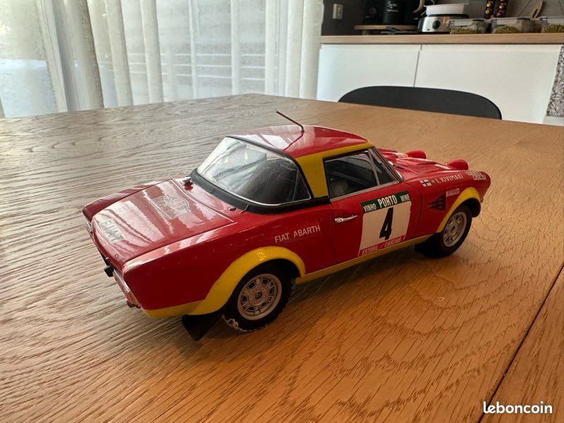 Voiture Miniature Fiat 124 Abarth Spider Rally 1974 - Échelle 1/24 - Métal - Ixo