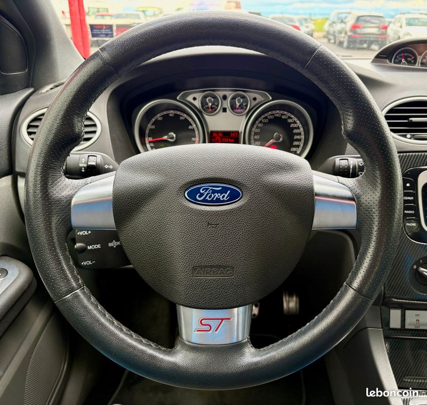 Ford Focus ST MK2 2.5 L Turbo 225 ch BVM6 - Recaro Vitres Teintées Jantes Alliage Démarrage Sans Clé - Suivie et Garantie 12 mois - A partir de 282e/mois (image 10)