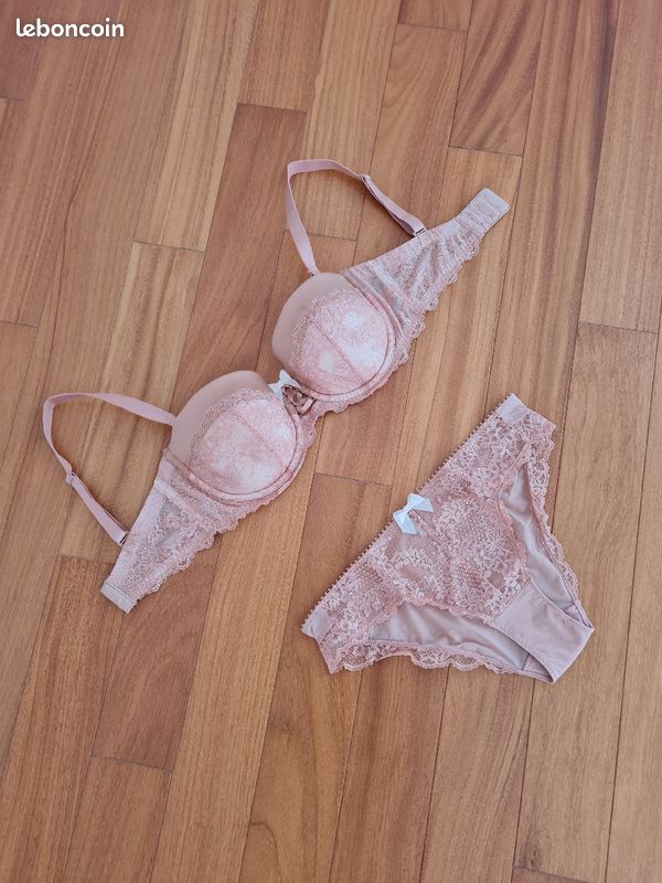 🎁 Ensemble de lingerie en dentelle neuf Darjeeling 🎀 Vêtements