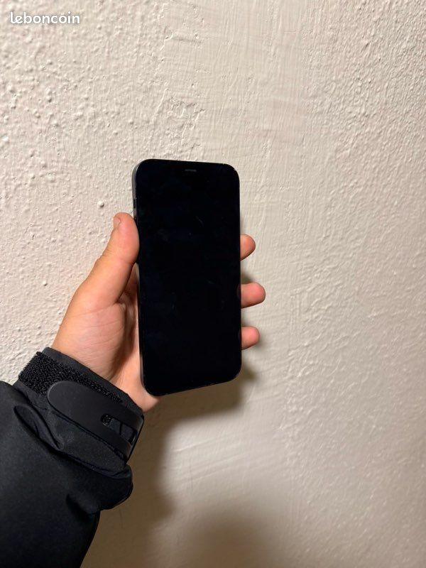 IPhone 12 (image 3)