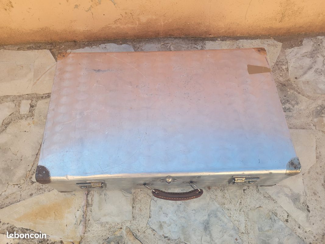Valise en métal (image 2)