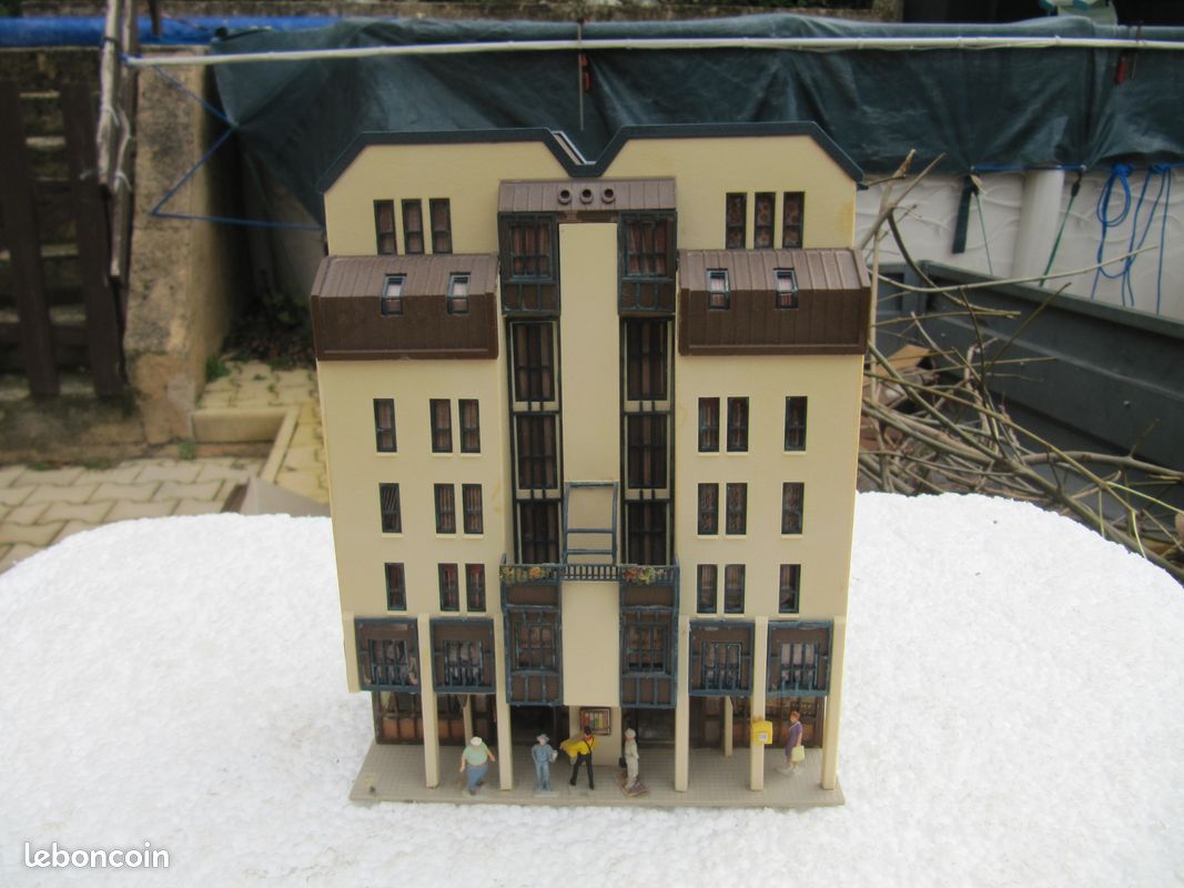 Maison - Immeuble en briques VOLLMER-43805 - UTM Modélisme Ferroviaire