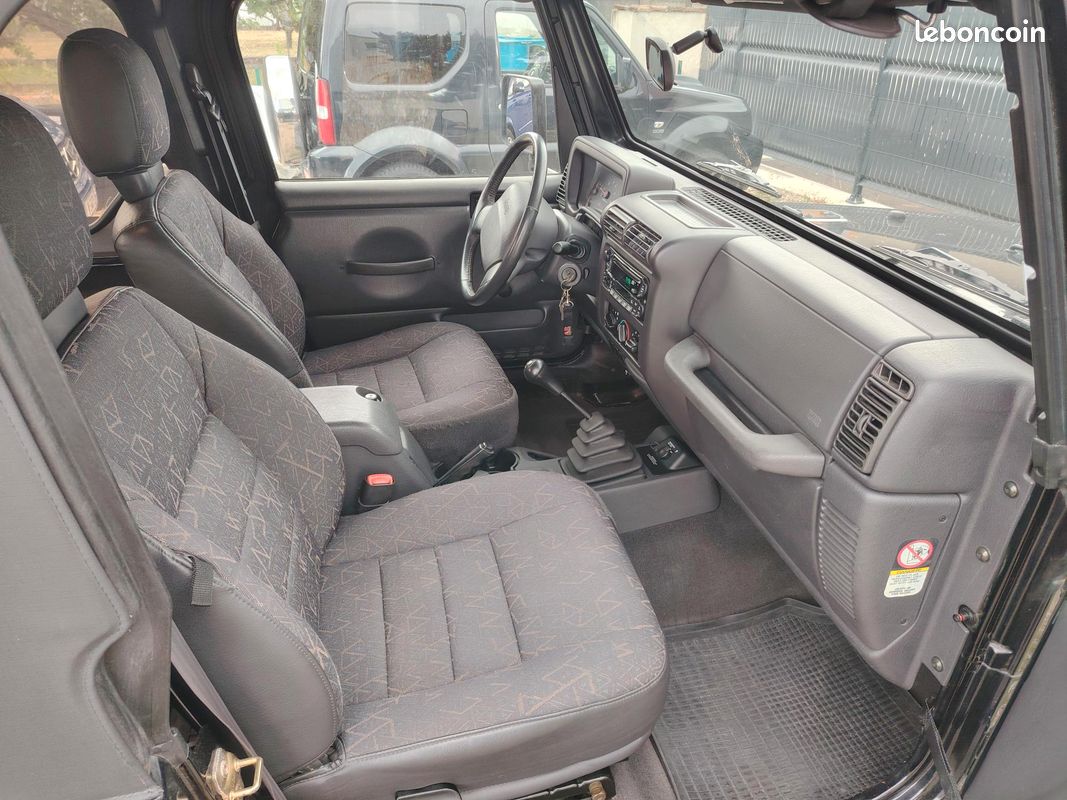 Jeep Wrangler TJ 2.5 Sport 42500 KM 10CV 4x4 12 Mois garantie (image 3)