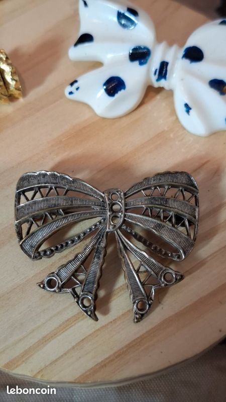 Lot De 3 Broches Vintage - Style Créateur à Identifier, Matière Résine