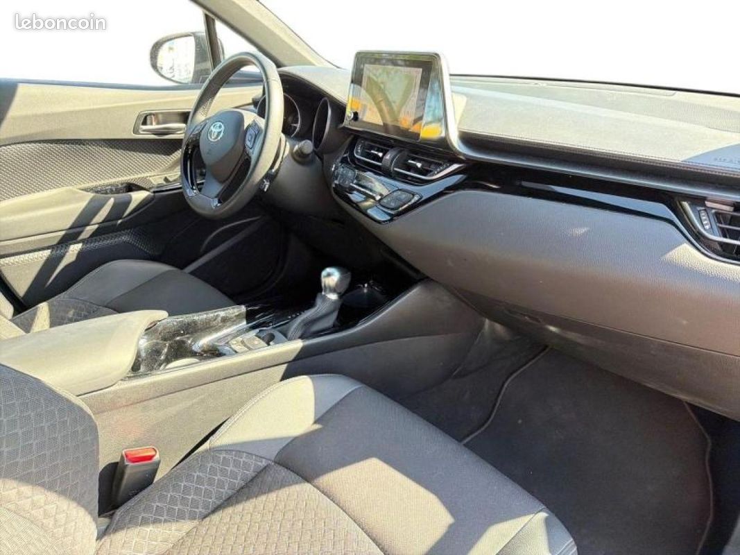 Toyota C-HR 1.8 Hybride 122ch Design Ultimate E-CVT (image 28)