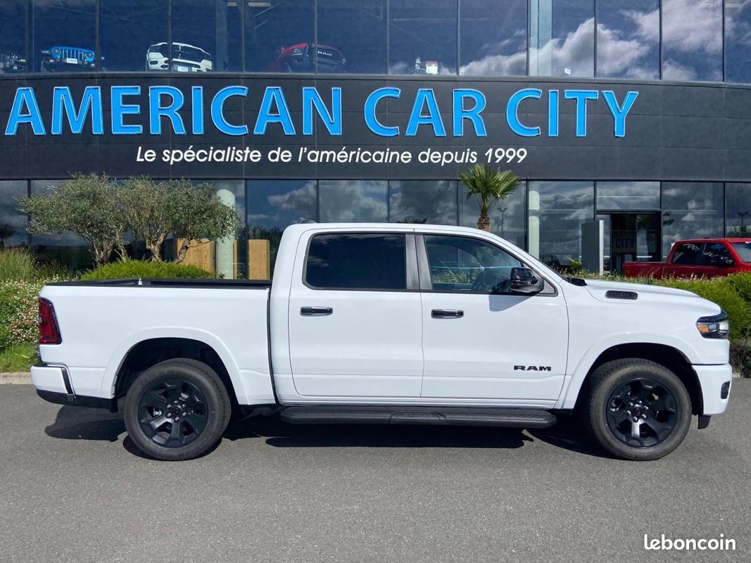 Dodge ram 1500 crew cab bighorn night edition (image 7)