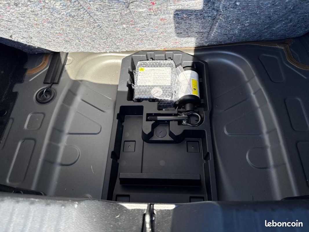 Toyota Aygo X 1.0 VVT-i 72ch Dynamic S-CVT MY23 (image 16)