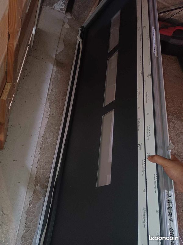 Porte d'entrée neuve 80x202 cm (blanc intérieur/noir extérieur) - Jamais utilisée (image 2)