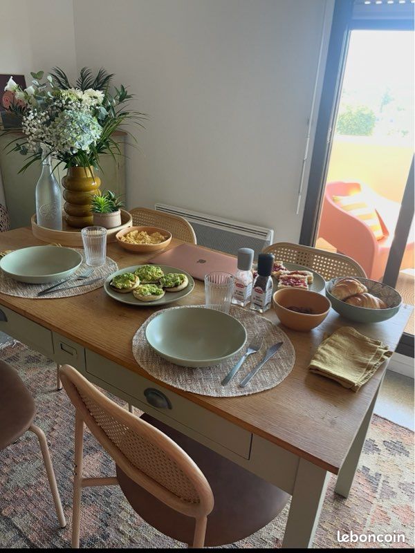 Table à manger 4/6 places (image 1)