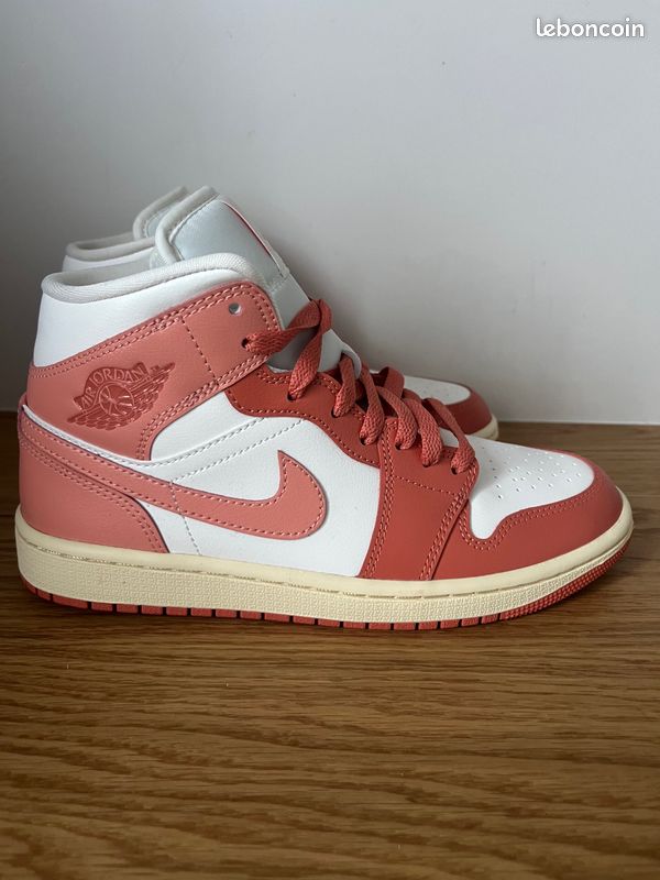 Baskets Streetwear Lifestyle WMNS Nike Air Jordan 1 Mid Madder Root Taille 7.5 38,5 Neuf (image 5)