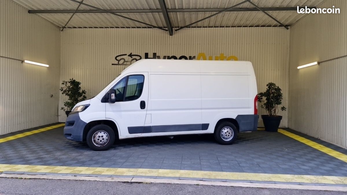 Peugeot Boxer FOURGON TOLE 335 L2H2 BLUEHDI 130 SS PREMIUM (image 1)