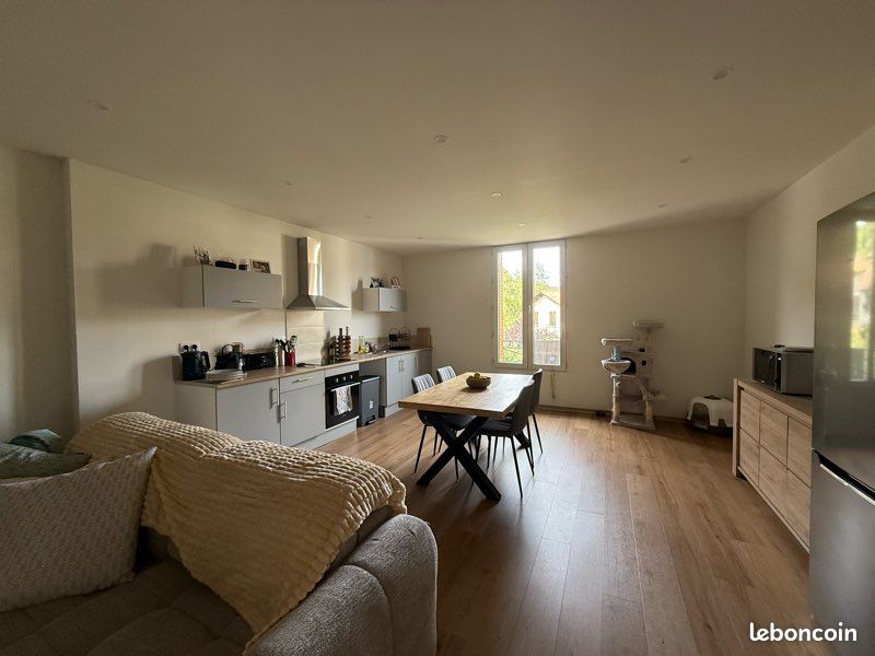 Appartement 4 pièces 95 m² · à Saint-Flour · 95 m² · 700 €/mois