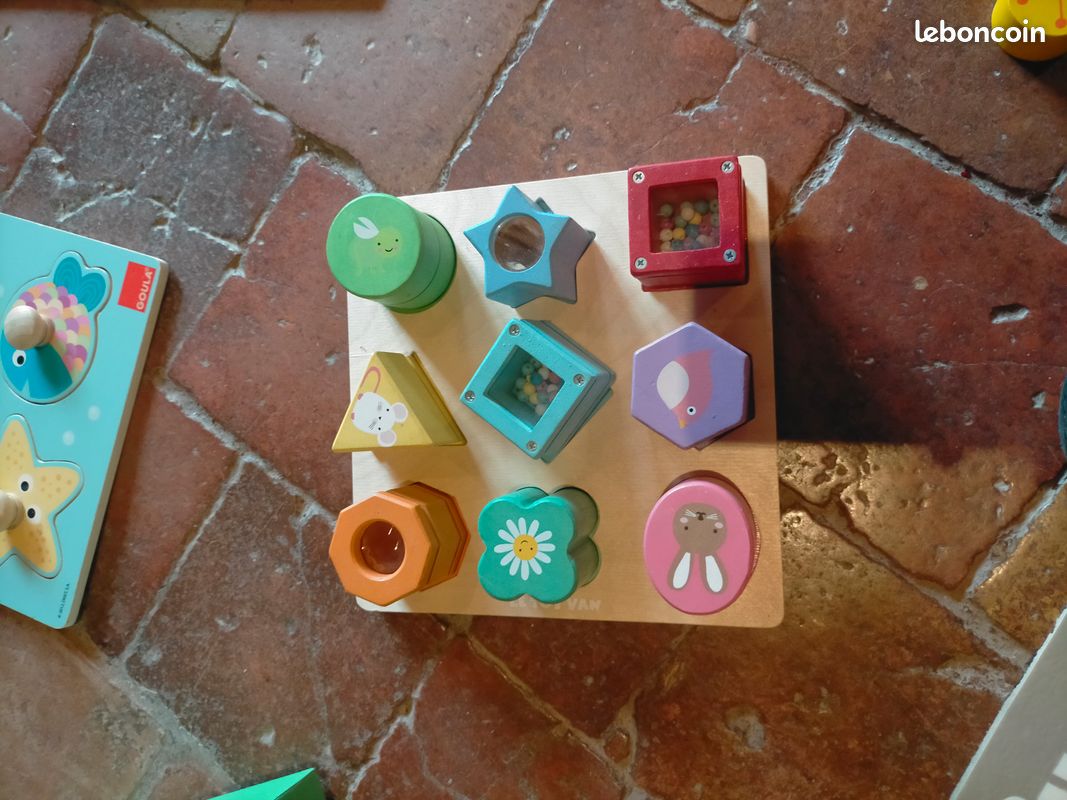 Jeu d'encastrement sensoriel (image 1)