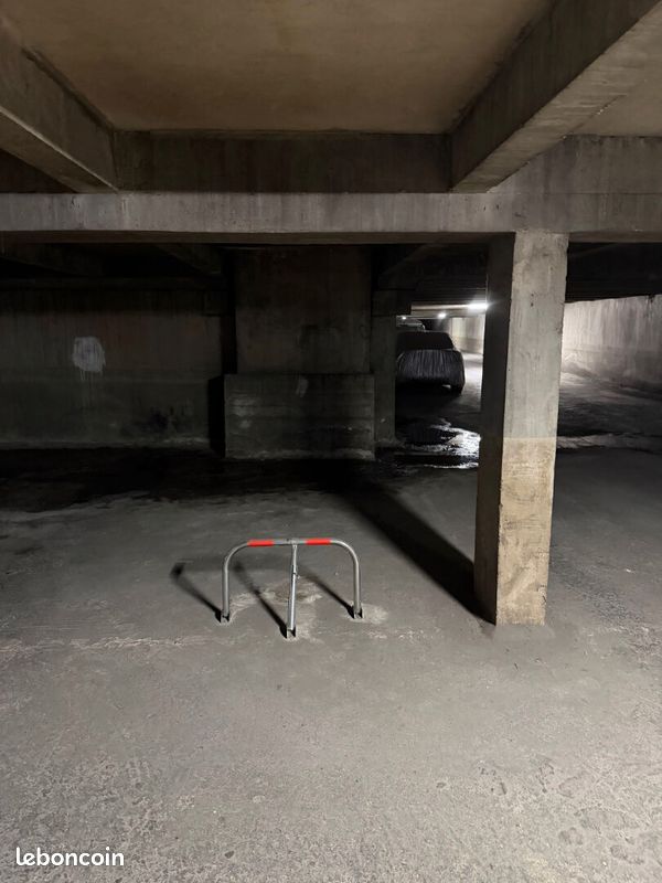 Parking/box VILLEMOMBLE · 65 €/mois