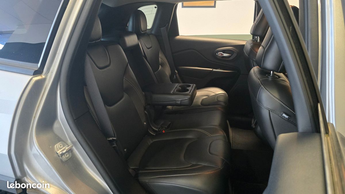 JEEP CHEROKEE 2.2 CRD 200 75EME ANNIVERSAIRE AWD ACTIVE-DRIVE BVA6 + ATTELAGe (image 15)