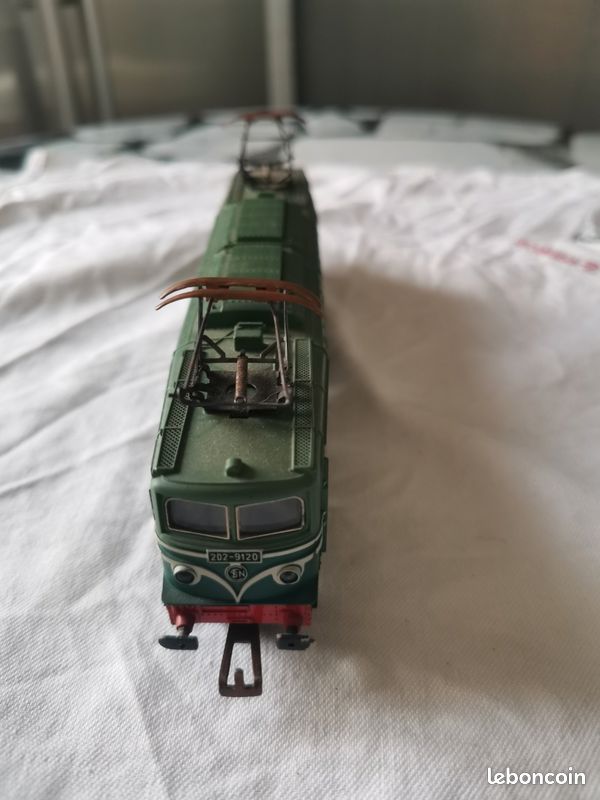 CAISSE DE LOCOMOTIVE jouef de 2D2 9120 avec pantographes belle état EUR