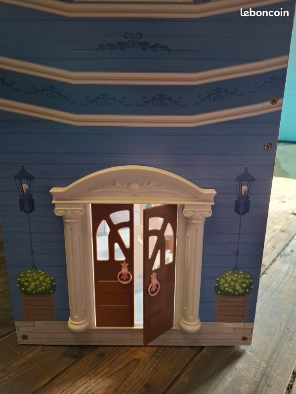Grande maison de poupée (image 3)