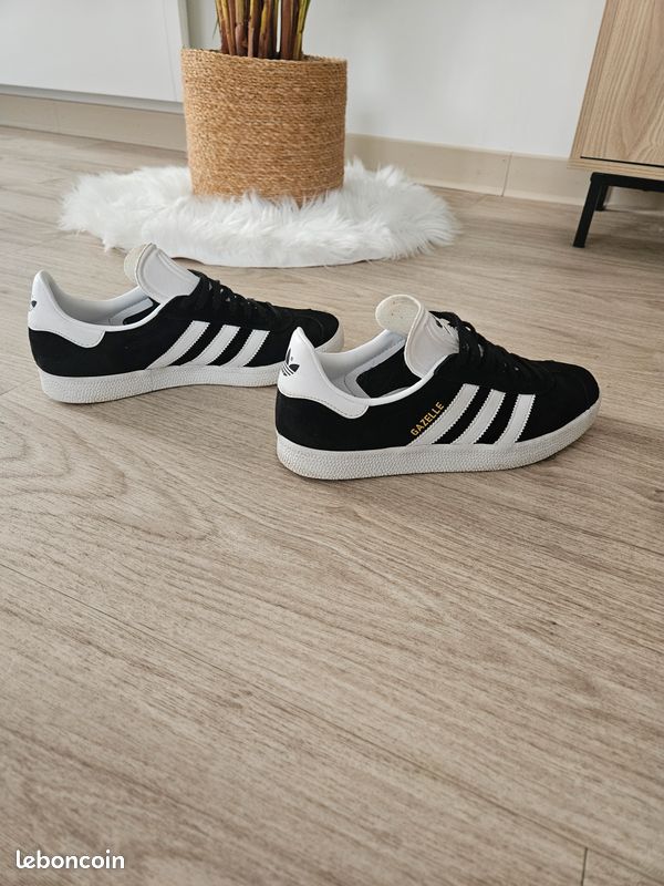 adidas gazelle silver green womens adidas Originals Gazelle - Blanc Cassé/Noir Utilitaire/Caoutchouc 5 main image 1
