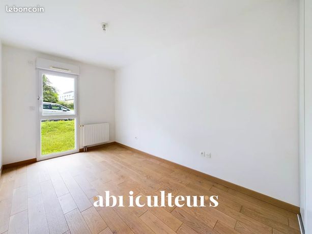 https://img.leboncoin.fr/api/v1/lbcpb1/images/80/bf/84/80bf84585980ff7c87341a03fa8c5cb9649a208d.jpg?rule=ad-image