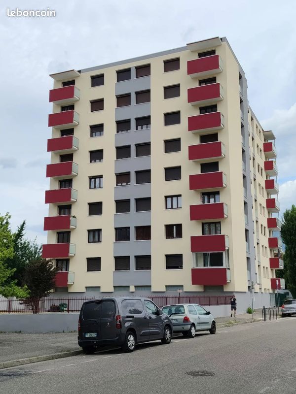 Appartement 2 pièces 79 m² · à Fontaine · 79 m² · 855 €