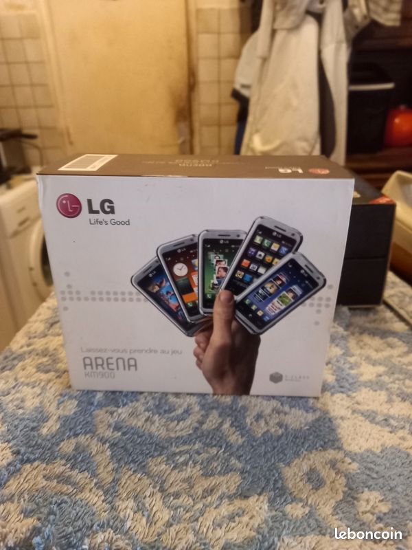 Vend téléphone portable de marque LG arène km900 (image 1)