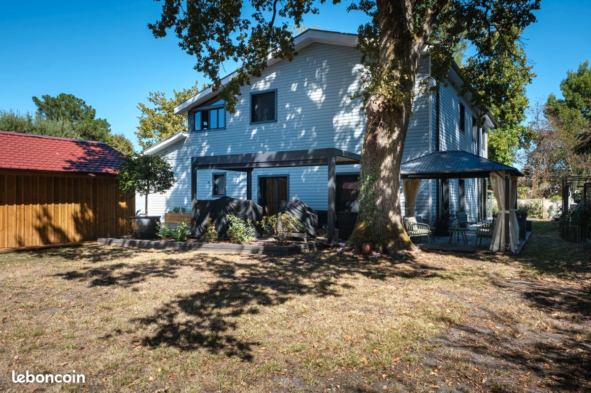 Maison 10 pièces 253 m² · à Pessac · 253 m² · 895 000 €