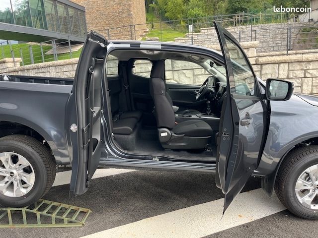 Isuzu D-MAX 2.2 DDI 164CH EVOLUTION SPACE M/T (image 12)