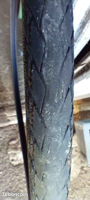 Pneu vélo 700x35C (image 1)