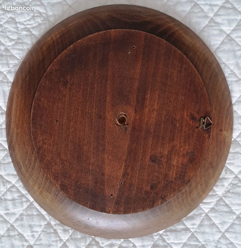 Assiette décorative en bois sculpté (image 2)