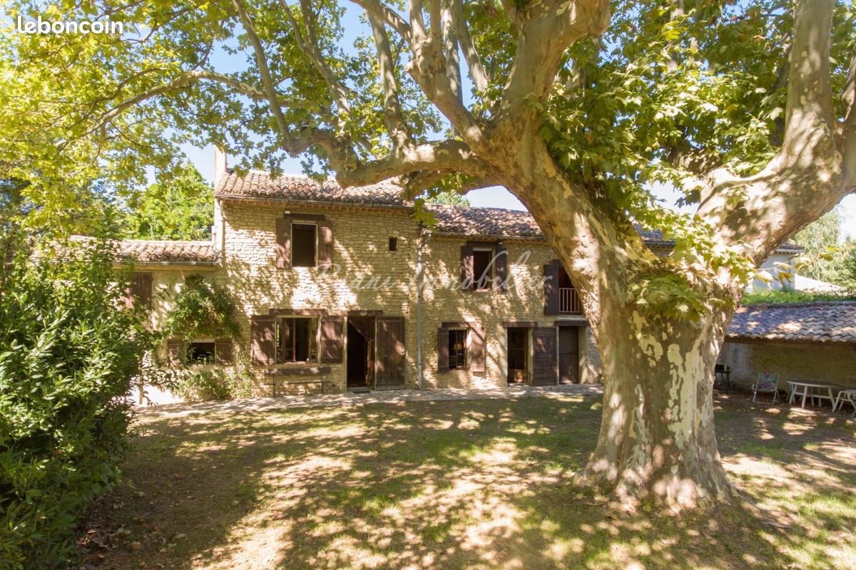 Maison 9 pièces 192 m² · à L'Isle-sur-la-Sorgue · 192 m² · 657 000 €